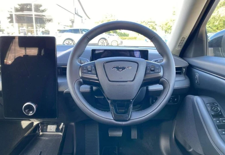 Ford Mustang Mach-E Standard Range 72kWh, 2025 - 17