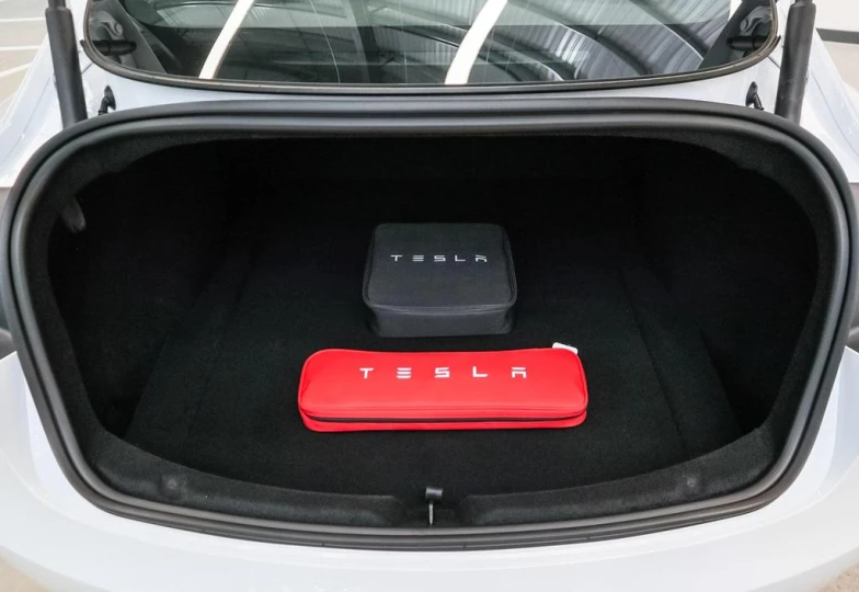 Tesla Model 3 , 2024 - 8