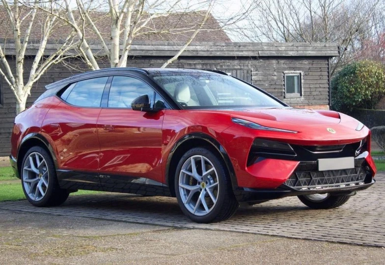 Lotus Eletre Красный