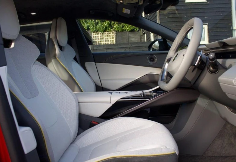Lotus Eletre Красный