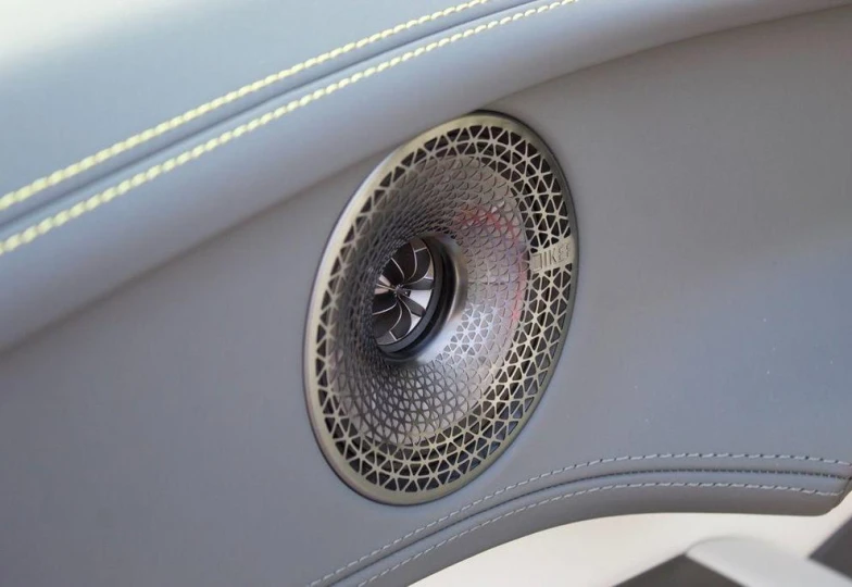 Lotus Eletre Красный