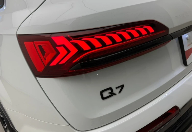 Audi Q7 Black Style Plus, 2024 - 26