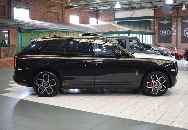 Rolls-Royce Cullinan Black Badge, 2021 - 6