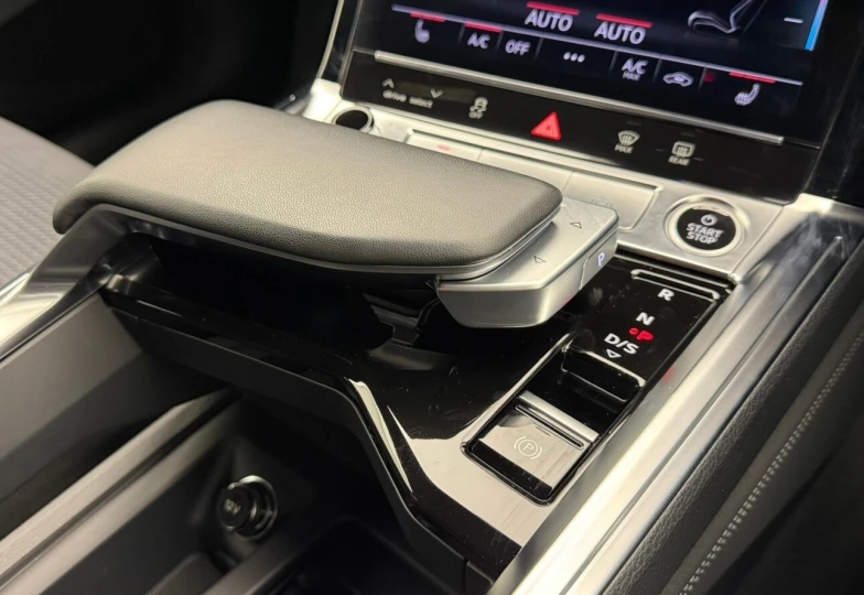 Audi Q8 e-tron 55 Quattro S Line, 2023 - 16