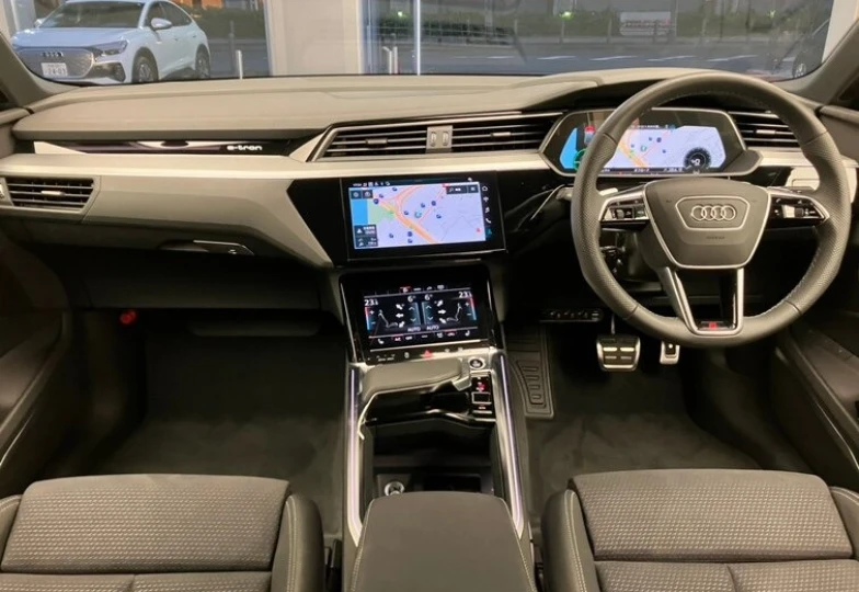 Audi Q8 e-tron 55 Quattro S Line, 2023 - 1