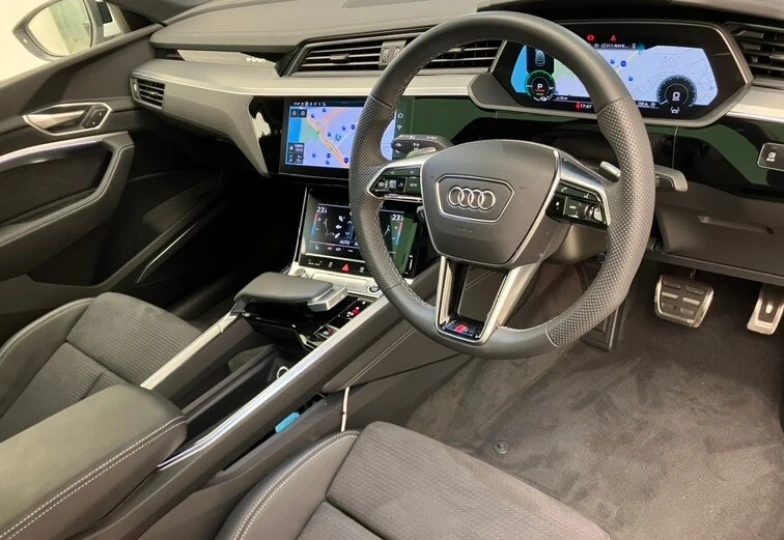 Audi Q8 e-tron 55 Quattro S Line, 2023 - 8