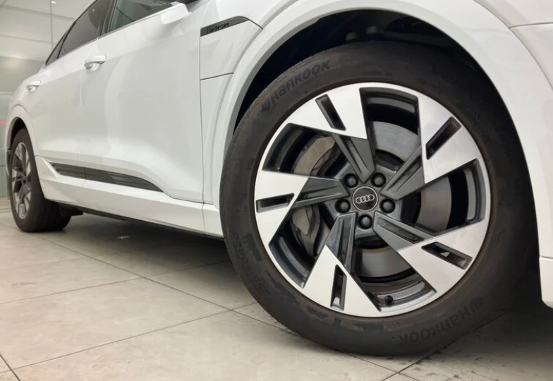 Audi Q8 e-tron 55 Quattro S Line, 2023 - 17