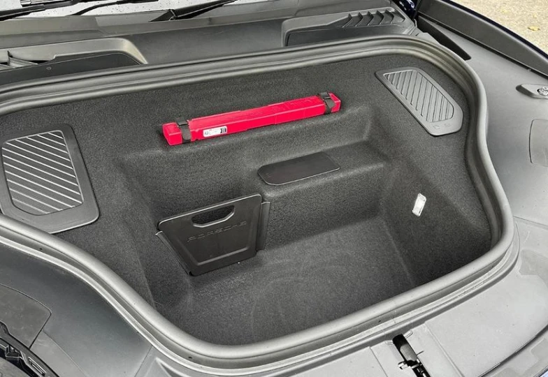 Porsche Macan Turbo, 2024 - 33