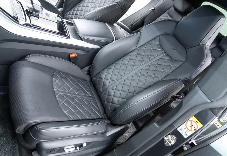 Audi Q8 55 TFSI Quattro S Line, 2022 - 25
