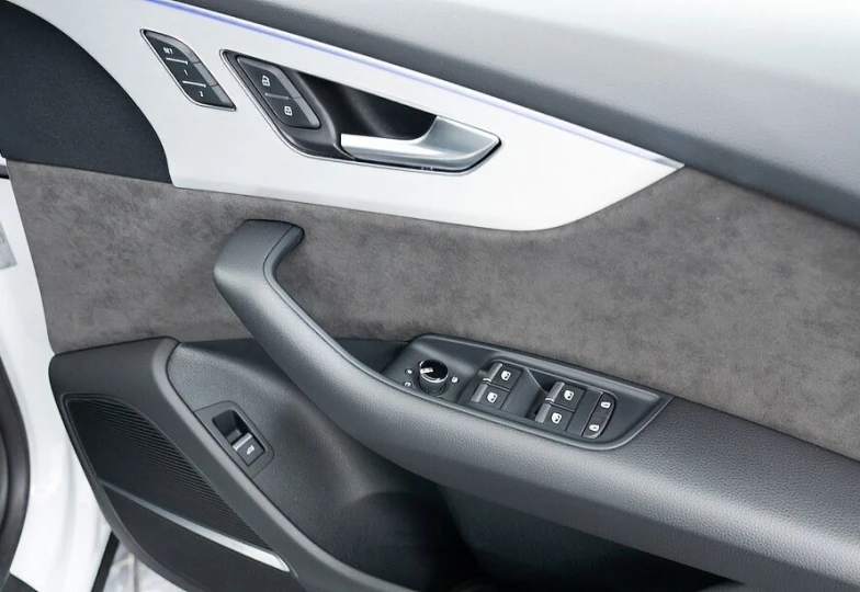 Audi Q8 55 TFSI Quattro S Line, 2022 - 32
