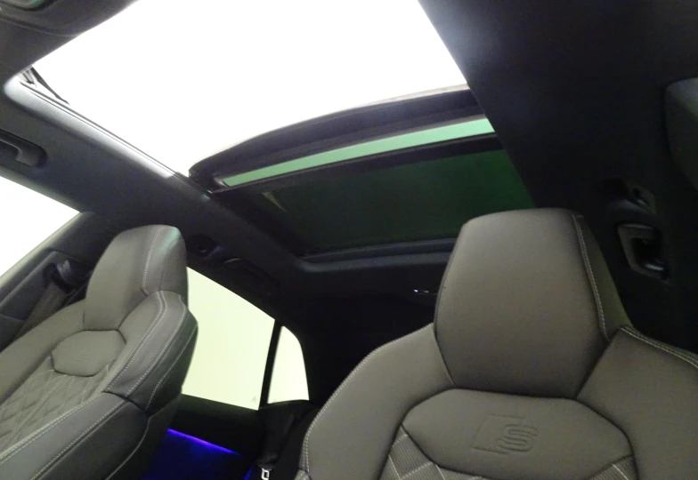 Audi Q8 55 TFSI Quattro S Line, 2024 - 3