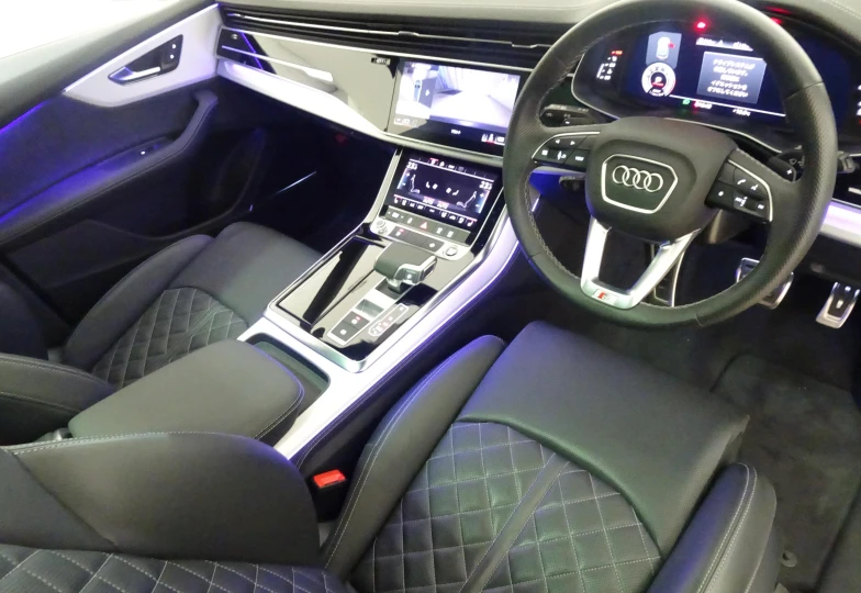 Audi Q8 55 TFSI Quattro S Line, 2024 - 11