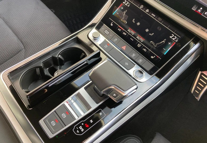 Audi Q8 55 TFSI quattro S line, 2024 - 17