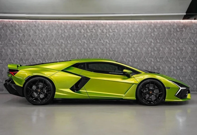 Lamborghini Revuelto , 2024 - 6