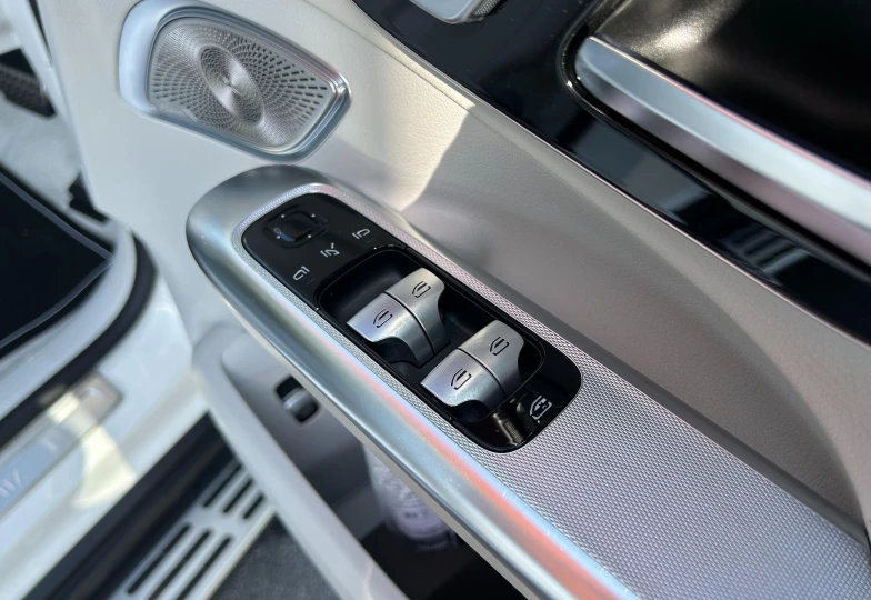 Mercedes EQE 350 4Matic Launch Edition, 2023 - 26