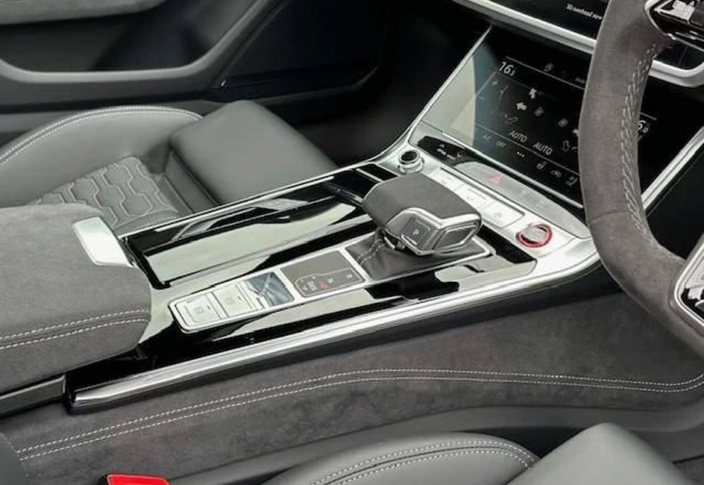 Audi RS6 Avant 4.0 TFSI V8 Performance, 2024 - 21