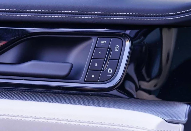 Porsche Panamera 4 E-Hybrid, 2024 - 36