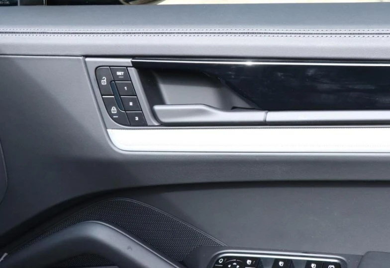 Porsche Cayenne E-Hybrid, 2024 - 30