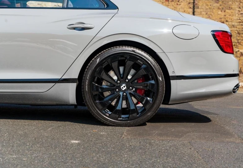 Bentley Flying Spur Azure, 2023 - 40