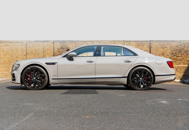 Bentley Flying Spur Azure, 2023 - 6