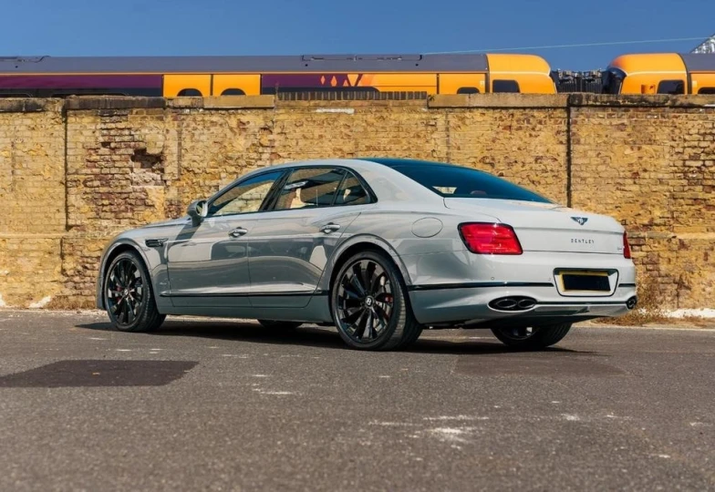 Bentley Flying Spur Azure, 2023 - 7