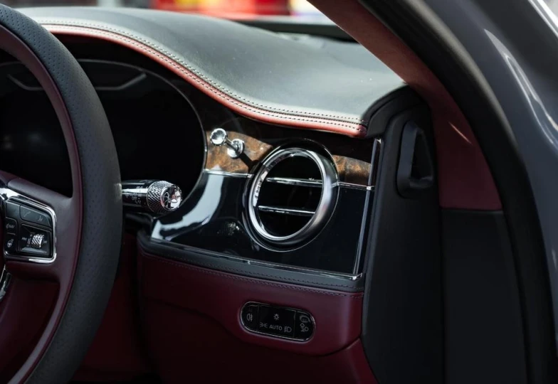 Bentley Flying Spur Azure, 2023 - 18
