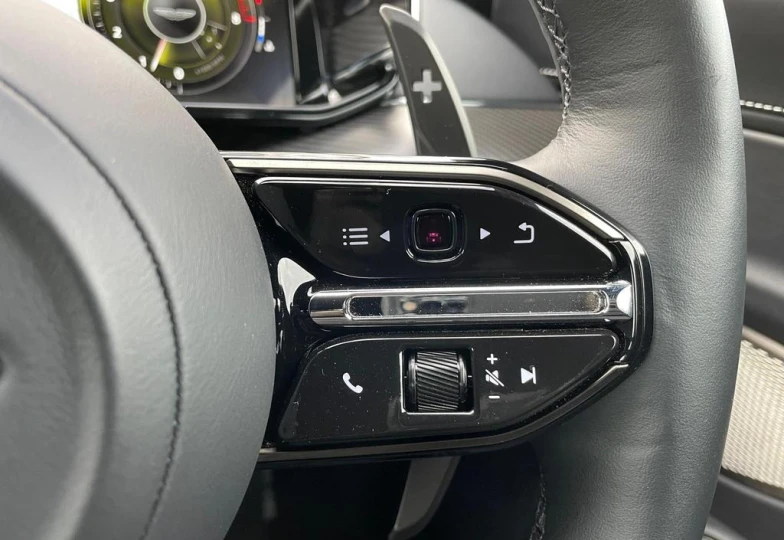 Aston Martin Vantage V8, 2024 - 15