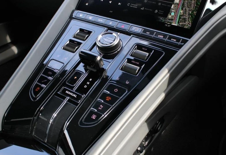 Aston Martin DB12 V8, 2023 - 18