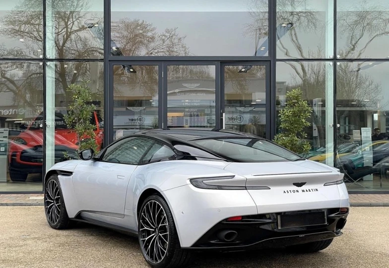 Aston Martin DB11 V8, 2023 - 8