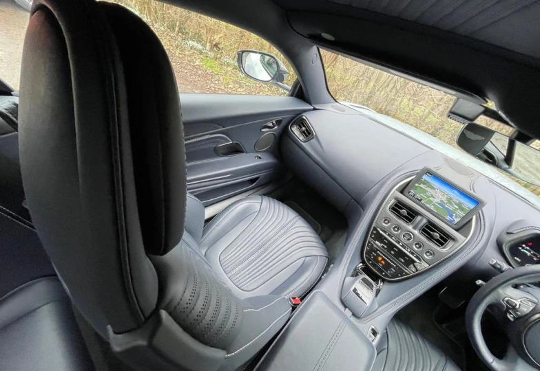 Aston Martin DB11 V8, 2023 - 2