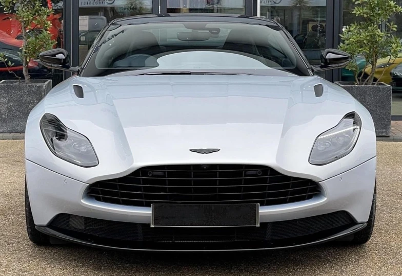 Aston Martin DB11 V8, 2023 - 11