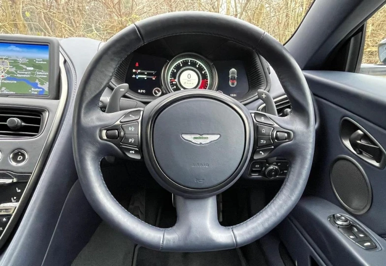 Aston Martin DB11 V8, 2023 - 14