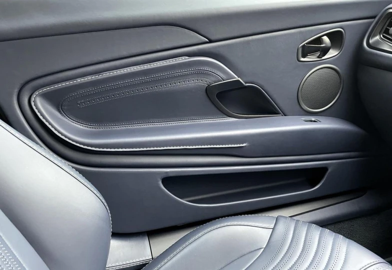 Aston Martin DB11 V8, 2023 - 28