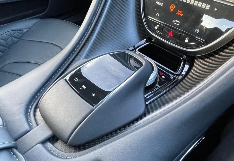 Aston Martin DBS V12 BiTurbo, 2023 - 21