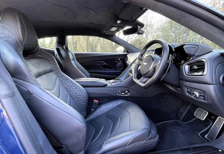 Aston Martin DBS V12 BiTurbo, 2023 - 12