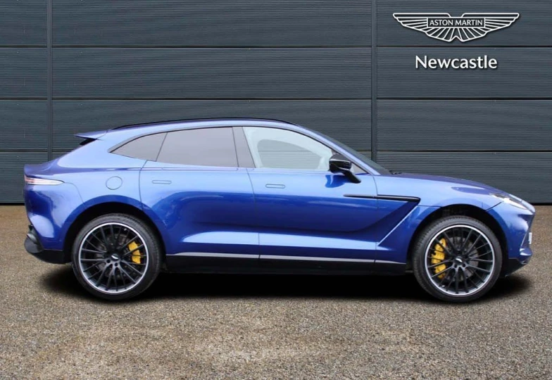 Aston Martin DBX V8 550, 2023 - 9