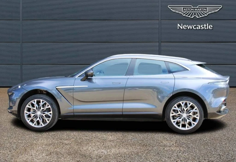 Aston Martin DBX V8, 2024 - 4