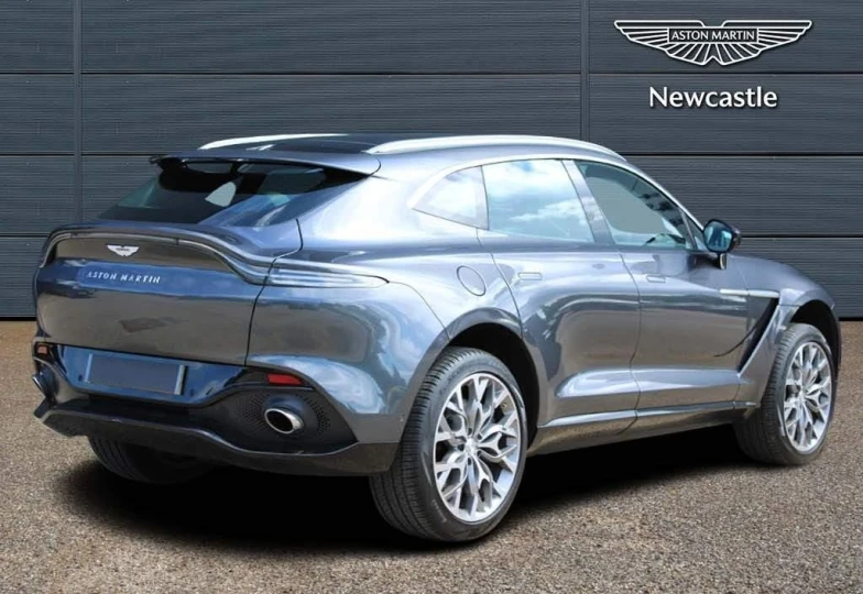 Aston Martin DBX V8, 2024 - 7