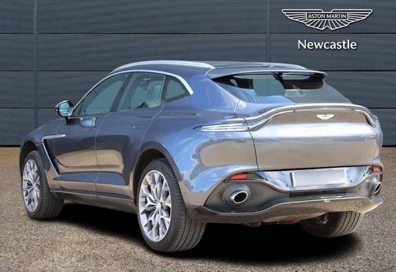Aston Martin DBX V8, 2024 - 9