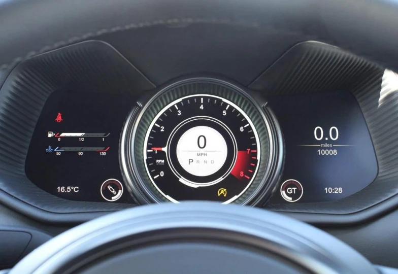 Aston Martin DBX V8, 2024 - 13
