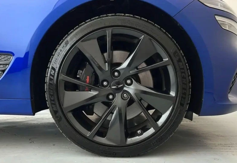 Genesis G70 Синий
