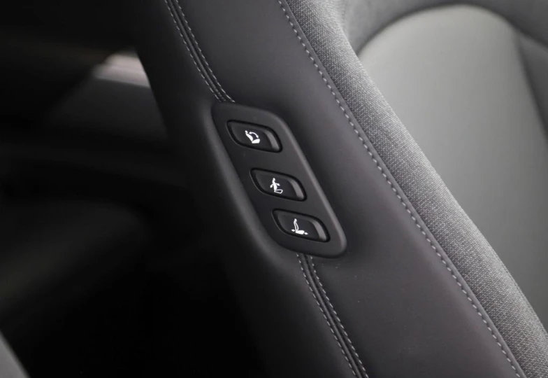 Genesis GV60 Белый