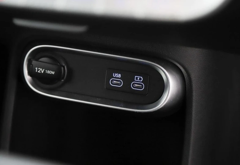 Genesis GV60 Белый