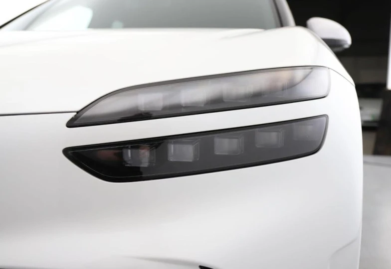 Genesis GV60 Белый
