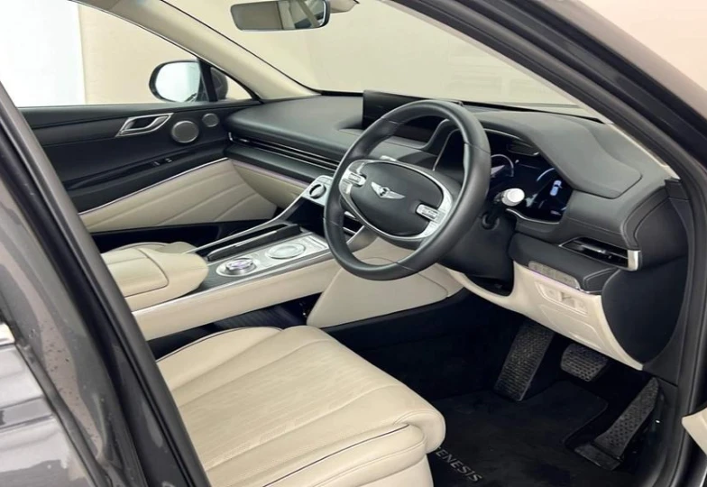 Genesis GV80 Серый