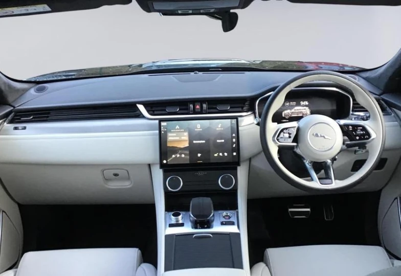 Jaguar F-Pace Черный