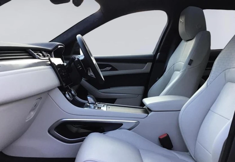Jaguar F-Pace Черный