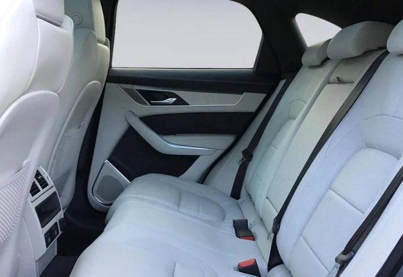 Jaguar F-Pace Черный