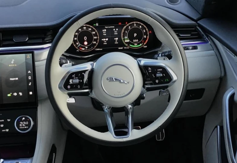Jaguar F-Pace Черный