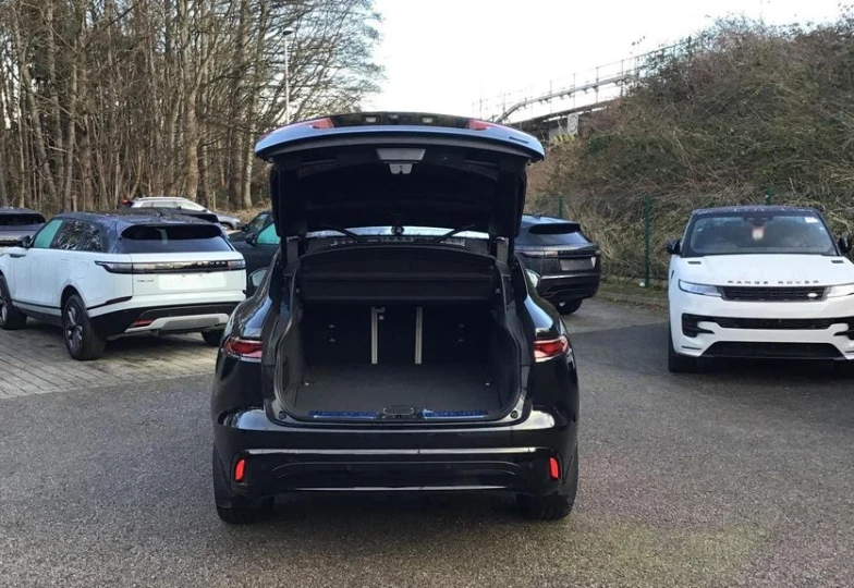 Jaguar F-Pace Черный